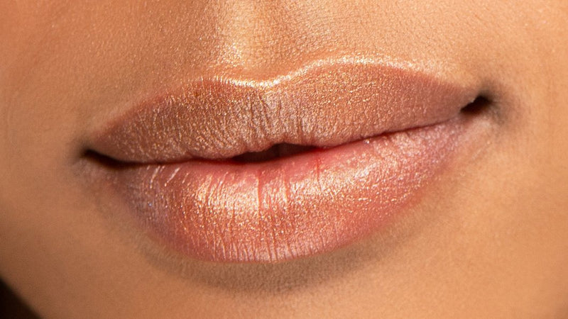 let's glow™ golden Lip Illuminator Sara Happ